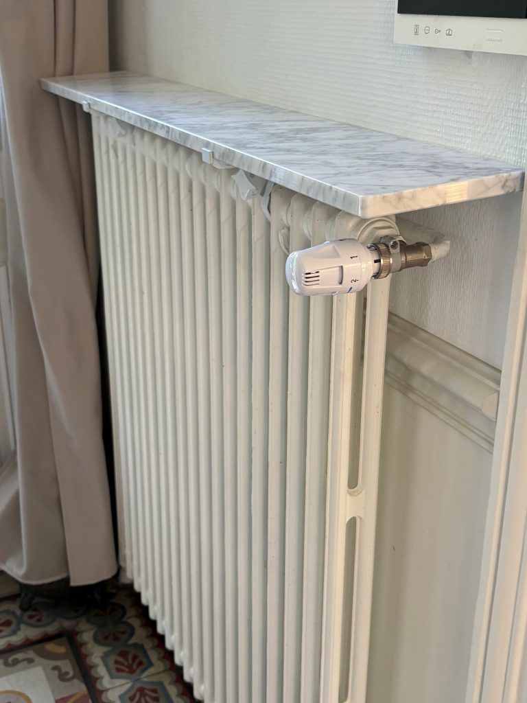 Tablette de Radiateur en Marbre de Carrare Naturel Modèle L'Intemporelle