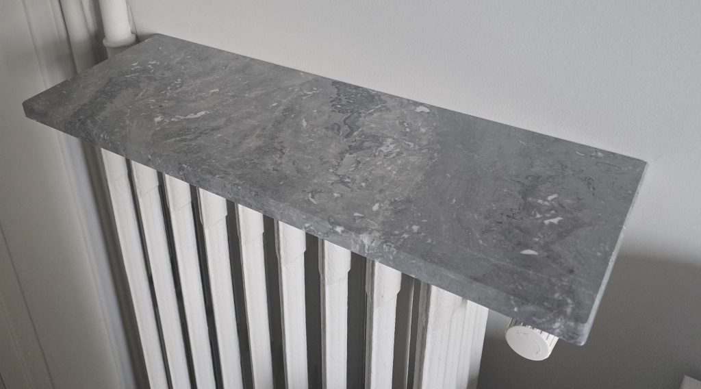 Tablette de radiateur en Marbre des dolomites Donatello naturel Modèle La Magic Grey