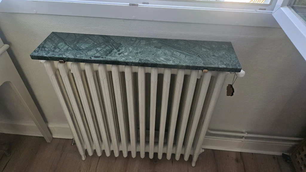 Tablette de Radiateur Marbre Verde de Guatemala Modèle La Tropical Green